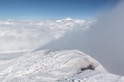 47_Strana neve sulla cima